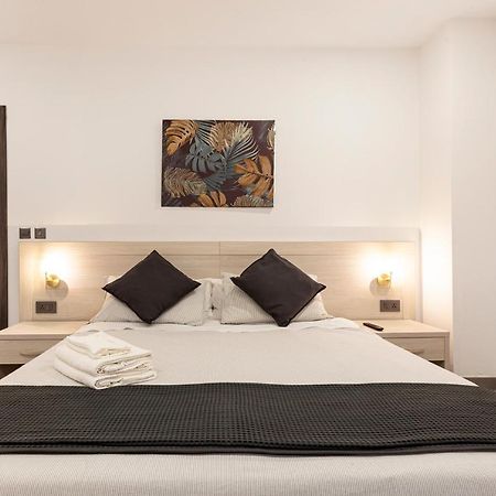 Charming,Comfortable And Centrally Located Group Accomodation 그지라 외부 사진