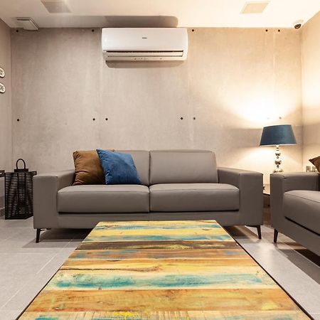 Charming,Comfortable And Centrally Located Group Accomodation 그지라 외부 사진