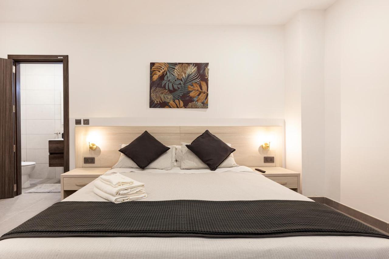 Charming,Comfortable And Centrally Located Group Accomodation 그지라 외부 사진