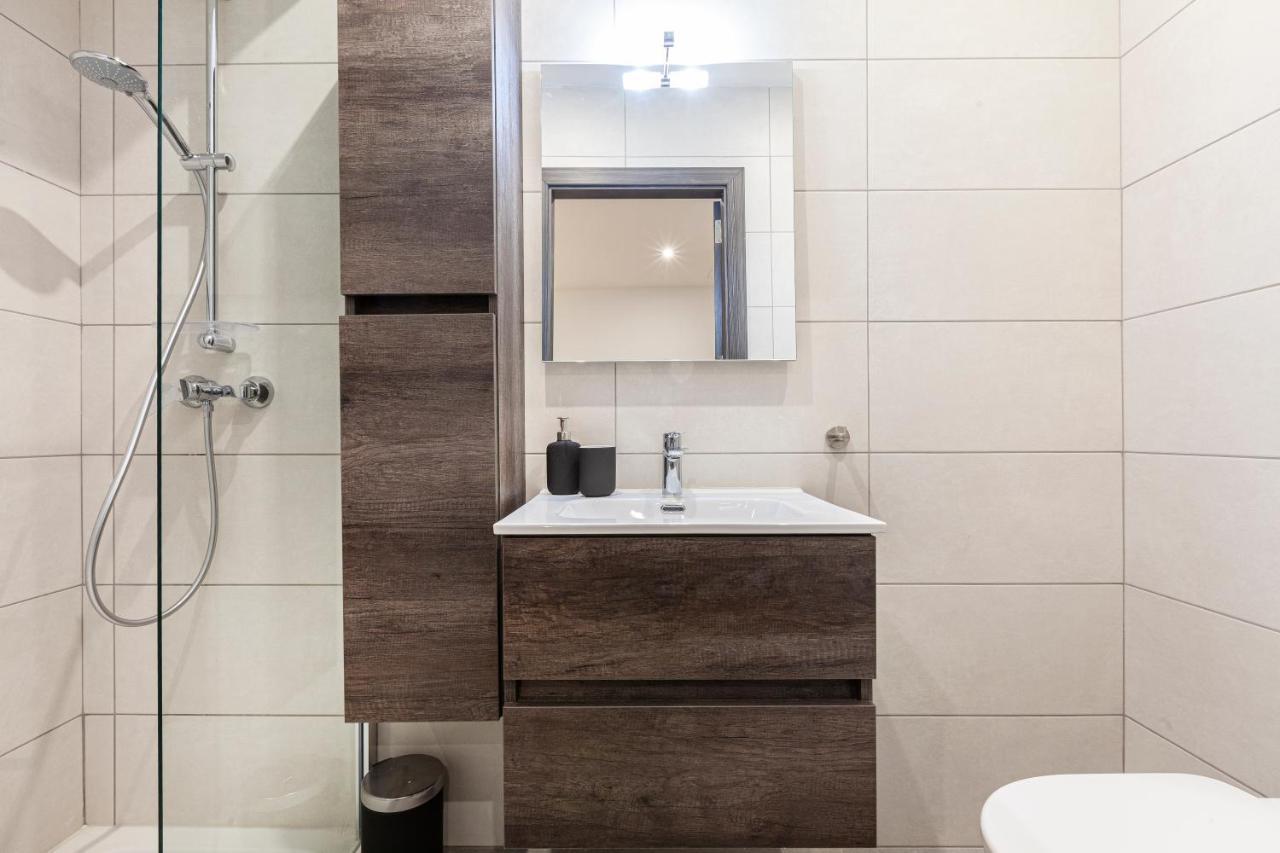 Charming,Comfortable And Centrally Located Group Accomodation 그지라 외부 사진