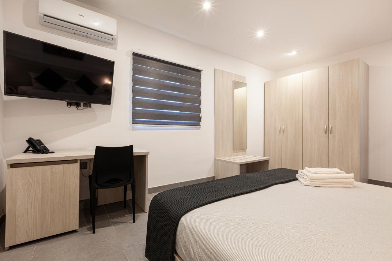 Charming,Comfortable And Centrally Located Group Accomodation 그지라 외부 사진