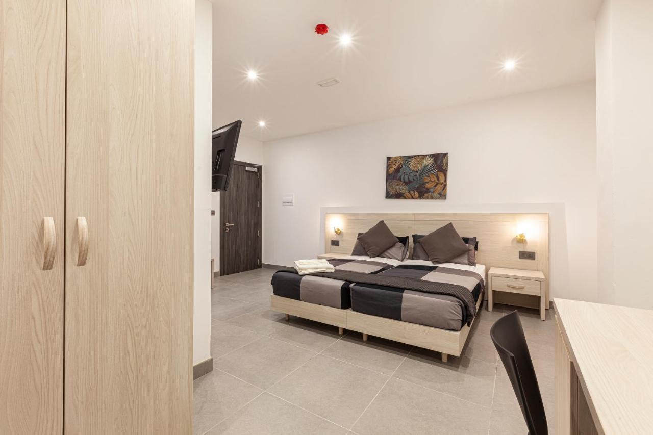 Charming,Comfortable And Centrally Located Group Accomodation 그지라 외부 사진