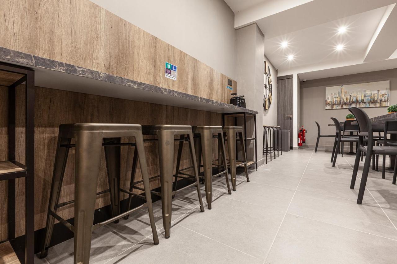 Charming,Comfortable And Centrally Located Group Accomodation 그지라 외부 사진