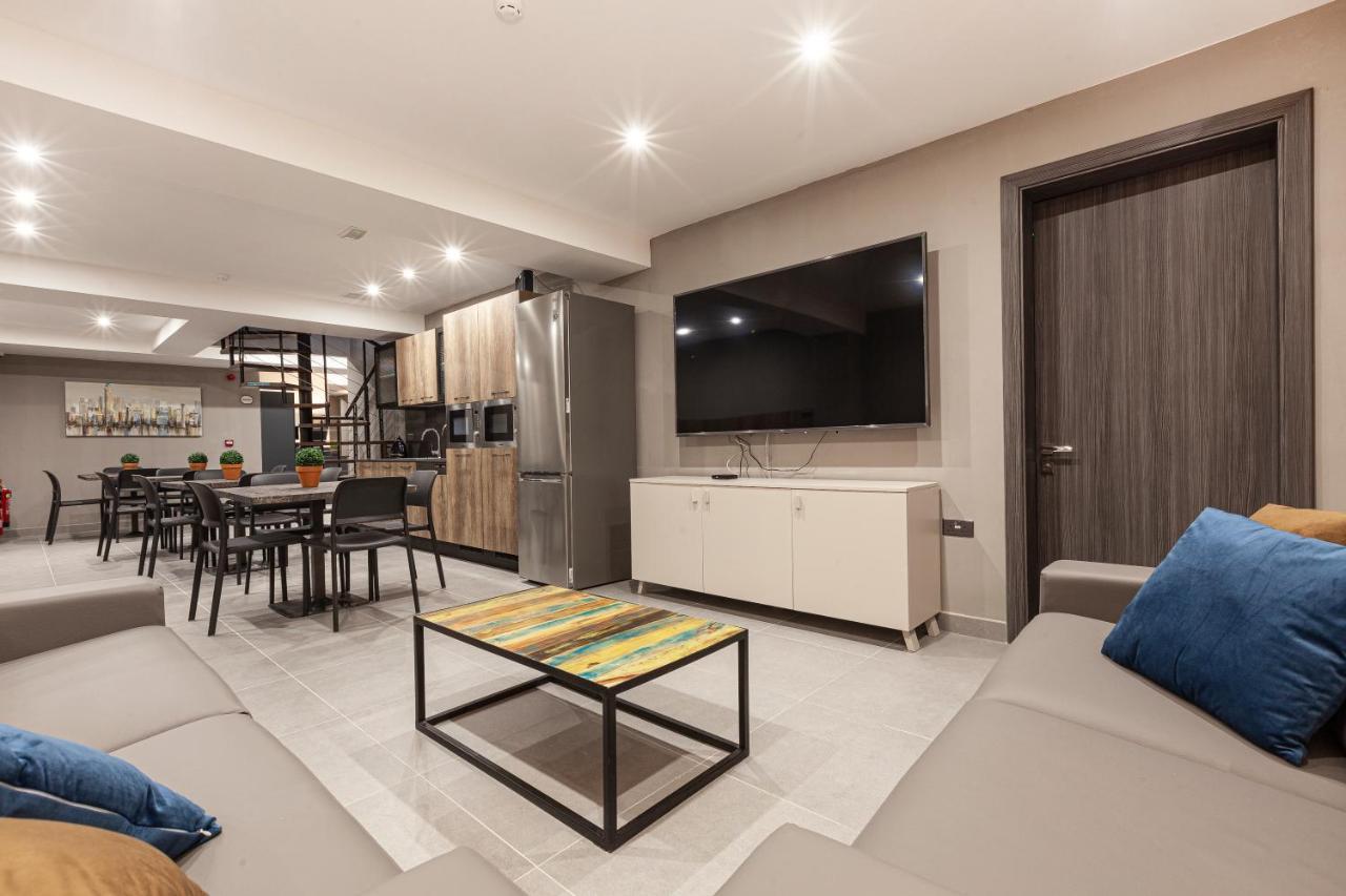 Charming,Comfortable And Centrally Located Group Accomodation 그지라 외부 사진