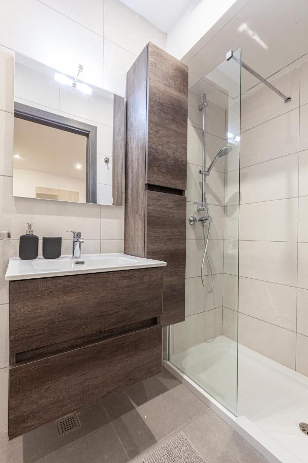 Charming,Comfortable And Centrally Located Group Accomodation 그지라 외부 사진